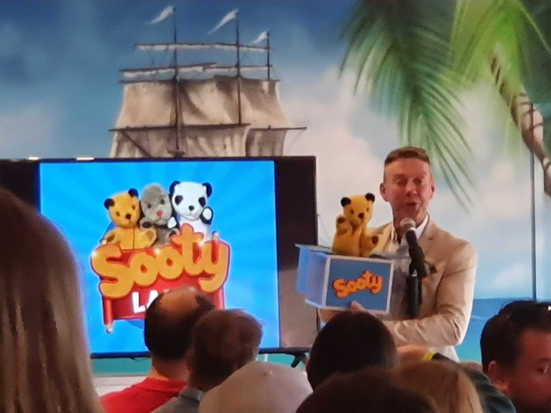 Sooty's Magic Bus, Sooty Land