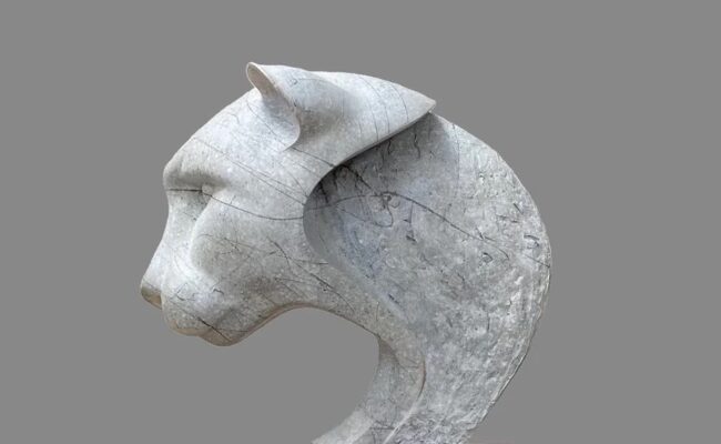 Sculpture of head of a big cat